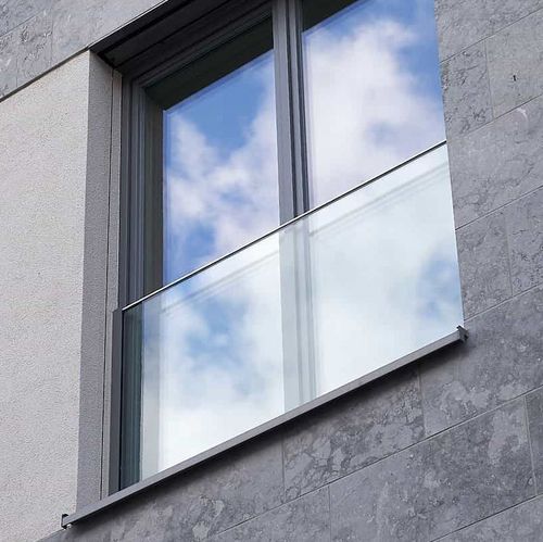 Absturzsicherung aus Glas - Montage auf dem Fenster 
