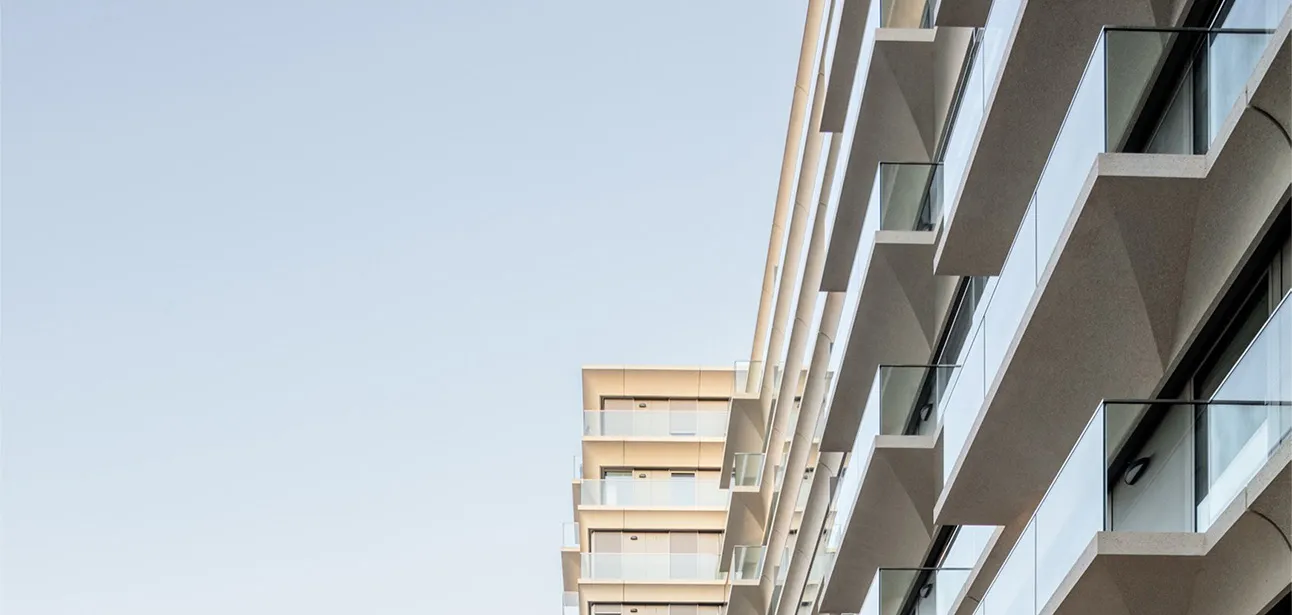 Balkone mit Visioplan Classic als Absturzsicherung.