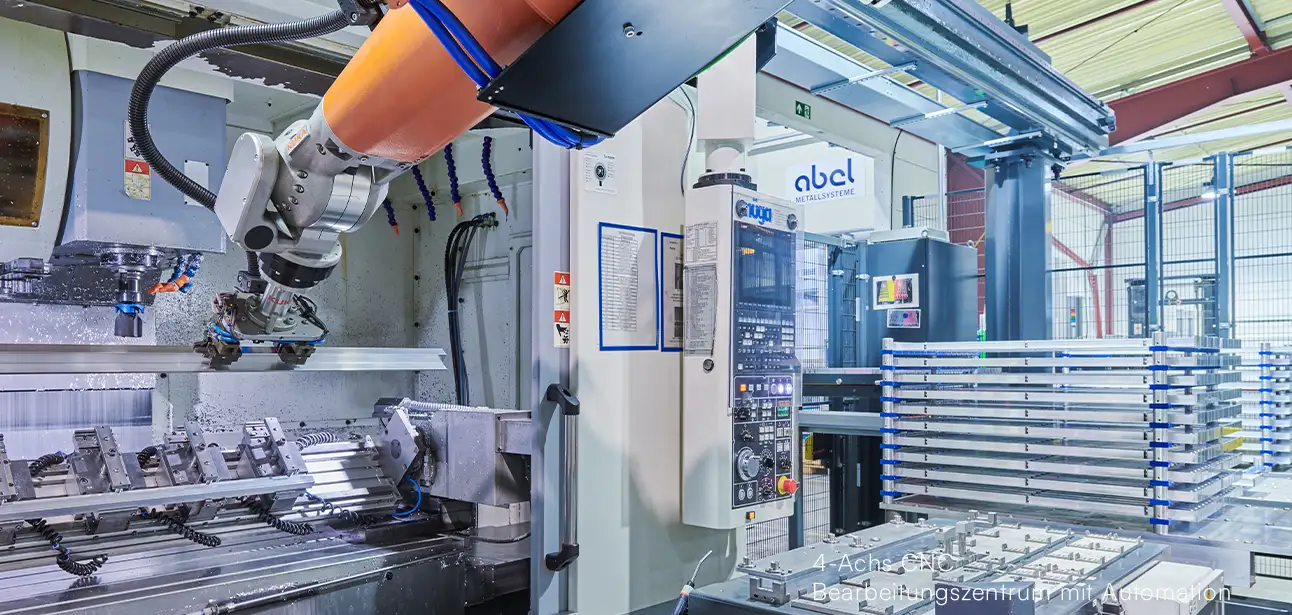 4-Achs Bearbeitungszentrum mit Roboterautomation - Abel Metallsysteme