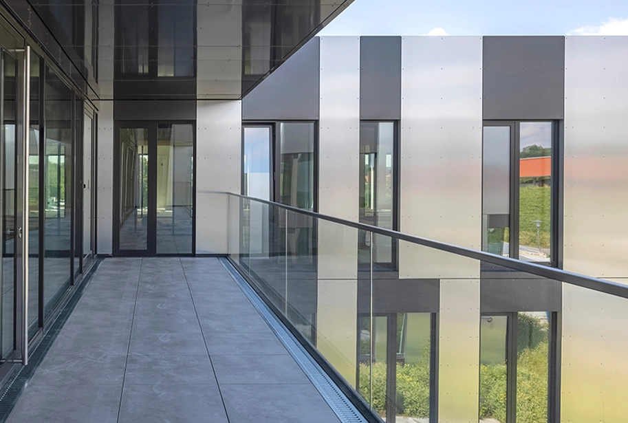 Ganzglasgeländer VISIOPLAN VIP96 Gilching